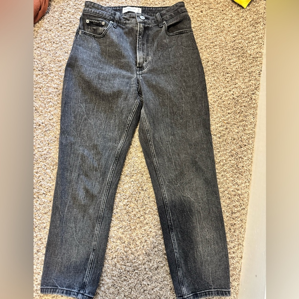 Abercrombie & Fitch Curve Love “The Mom High Rise” Black washed Jeans